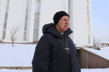 Archbishop of Canterbury visits mass graves in Kyiv