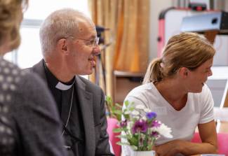 Archbishop Justin visits CAP Debt Centre