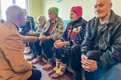 Archbishop Justin meeting people directly affected by the war in Ukraine