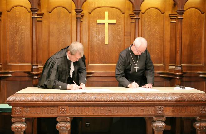 Archbishop and Moderator sign Columba Declaration